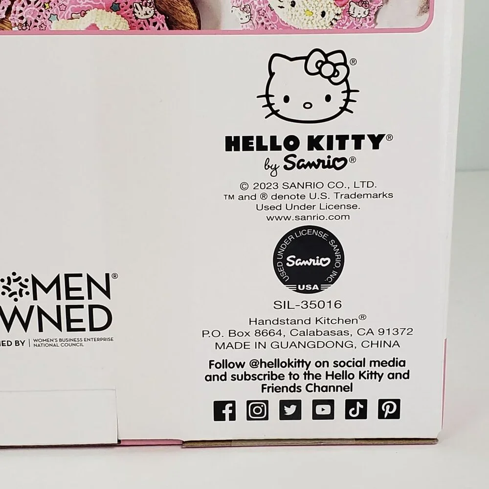 Hello Kitty Sanrio Shaped 23 PC Baking Gift Set Cake & Cupcake Silicone Mold NEW